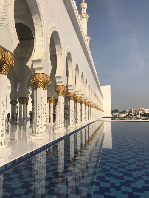 Sheikh Zayed Grand Mosque Tour From Dubai in Abu Dhabi — Rahvo Travel Tourism photo 6 of 7